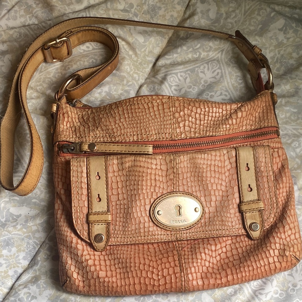 LAST CHANCE BAG‼️ Fossil Textured Brown Crossbody Bag